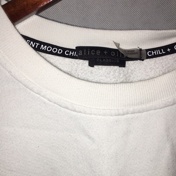 Alice + Olivia Classics Current Mood Chill Casual Crop Top | Size M - Picture 3 of 4